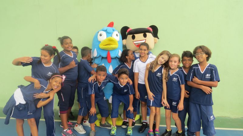 instituto-de-educacao-canaa-visita-galinha-pintatinha-