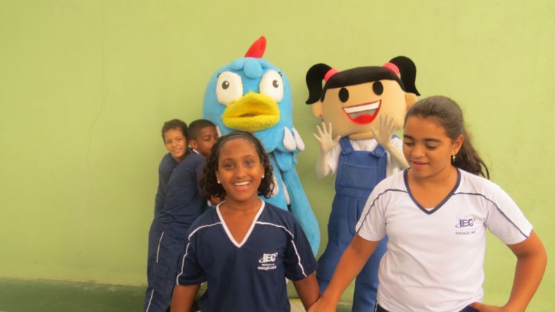 instituto-de-educacao-canaa-visita-galinha-pintatinha-