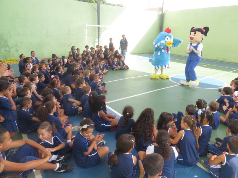 instituto-de-educacao-canaa-visita-galinha-pintatinha-