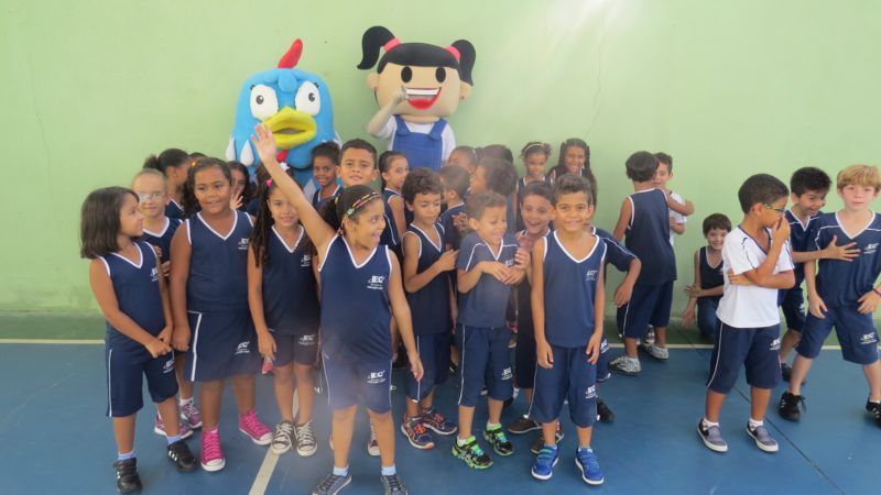 instituto-de-educacao-canaa-visita-galinha-pintatinha-