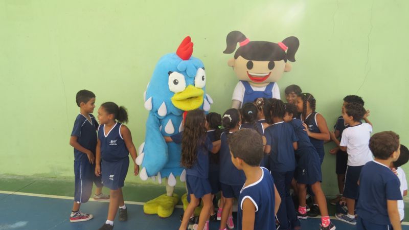instituto-de-educacao-canaa-visita-galinha-pintatinha-