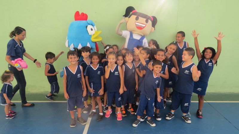 instituto-de-educacao-canaa-visita-galinha-pintatinha-