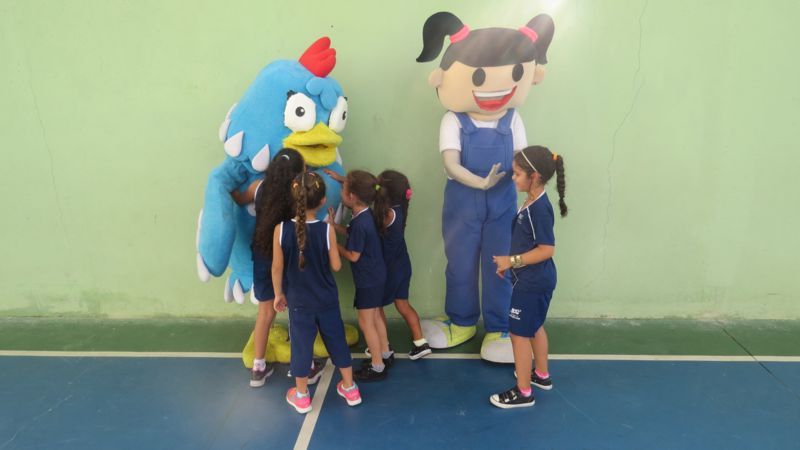instituto-de-educacao-canaa-visita-galinha-pintatinha-