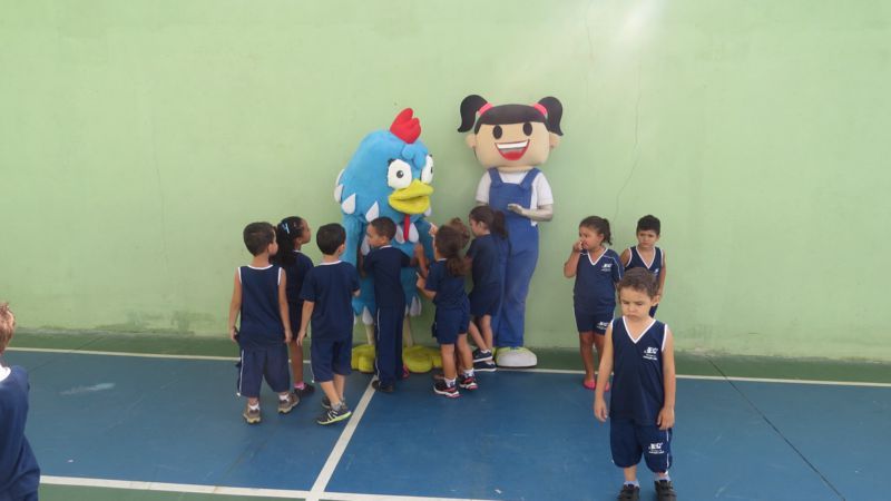 instituto-de-educacao-canaa-visita-galinha-pintatinha-