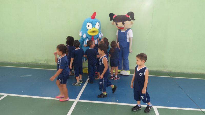 instituto-de-educacao-canaa-visita-galinha-pintatinha-