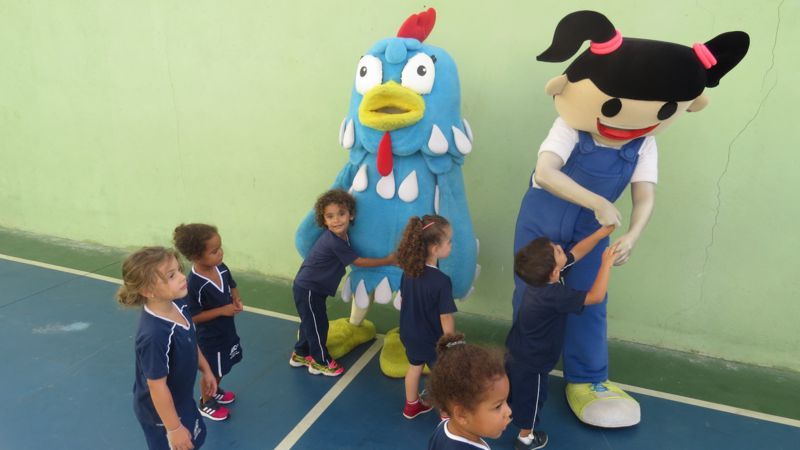 instituto-de-educacao-canaa-visita-galinha-pintatinha-