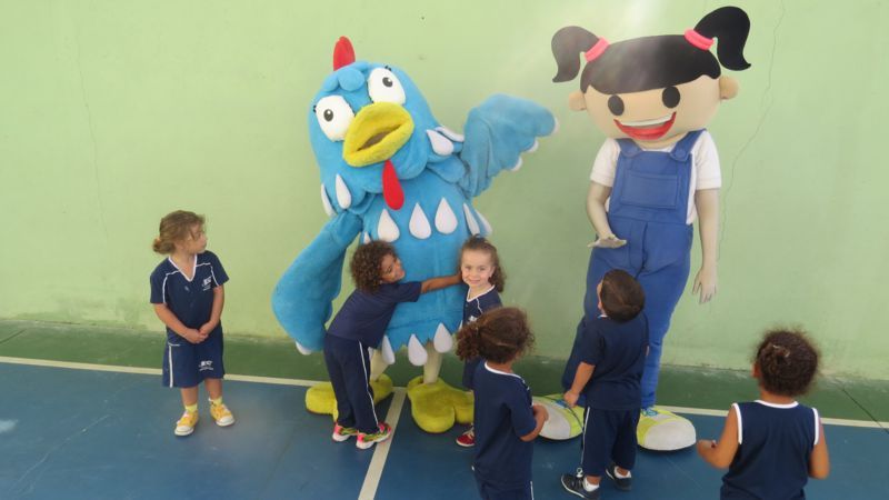 instituto-de-educacao-canaa-visita-galinha-pintatinha-