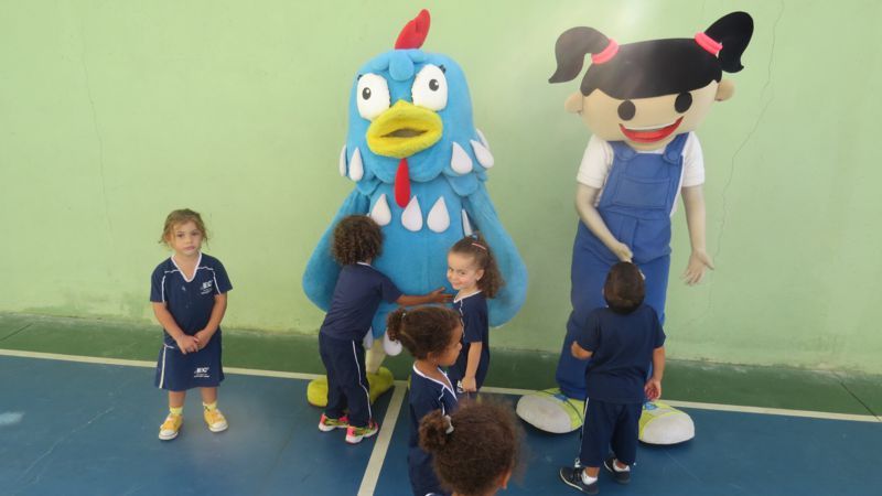 instituto-de-educacao-canaa-visita-galinha-pintatinha