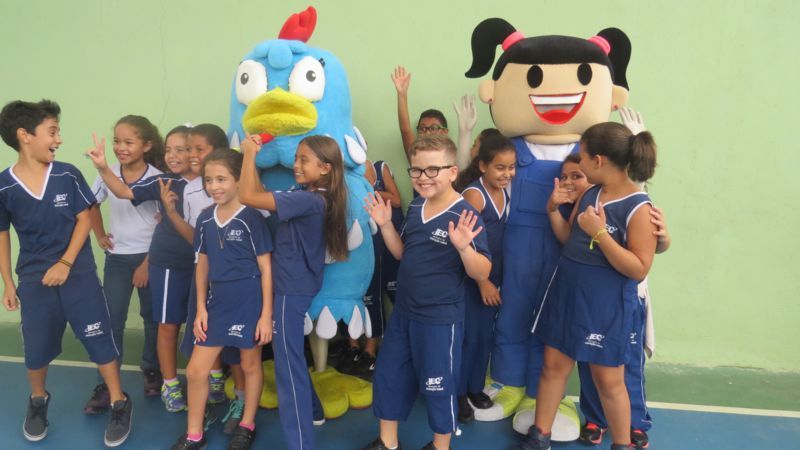 instituto-de-educacao-canaa-visita-galinha-pintatinha-