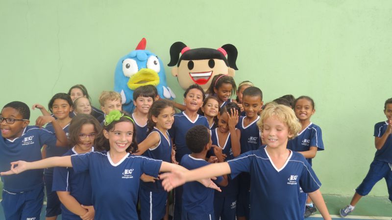 instituto-de-educacao-canaa-visita-galinha-pintatinha-na-melhor-escola-particular-em-santa-luzia-mg